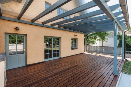 Außergewöhnlich großzügige Wohnung mit Pool – ruhig & perfekt angebunden