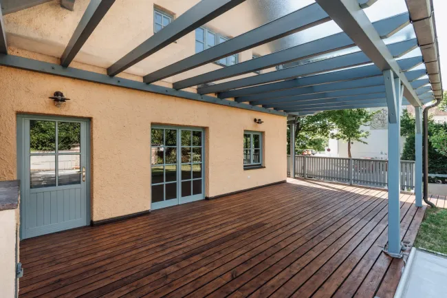 Außergewöhnlich großzügige Wohnung mit Pool – ruhig & perfekt angebunden - Bild