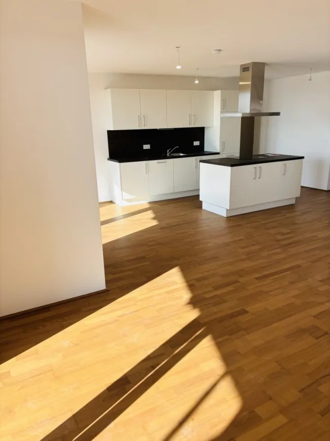 Moderne 4-Zimmer-Wohnung in Graz: Erstbezug mit Balkon und 2 Garagen! - Bild