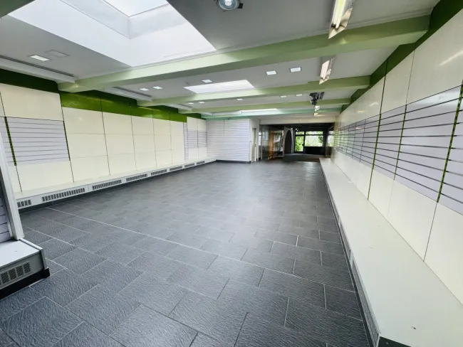 Knittelfeld Zentrum - Platz für Ihre Vision: ca. 303m2 Geschäftsflächen plus ca. 250m2 Garten auf 3 Ebenen - Bild