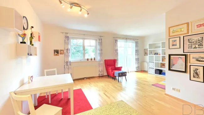 DB IMMOBILIEN | Charmante 1-Zimmer-Wohnung mit Balkon und Stellplatz - Bild
