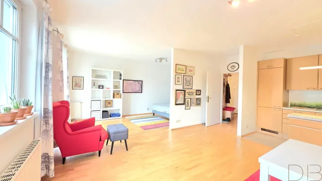 DB IMMOBILIEN | Charmante 1-Zimmer-Wohnung mit Balkon und Stellplatz - Titelbild