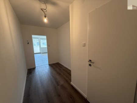 ERSTBEZUG-1-Zi-Whg mit großer Loggia und 12 m2 großem Kellerabteil