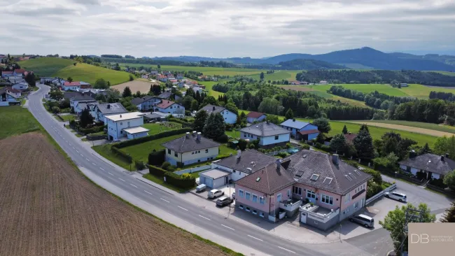 Vogelperspektive - (das weiße Gebäude steht NICHT zum Verkauf)