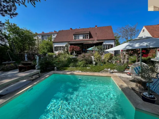 Großzügiges Familienhaus in Wiener Neustadt mit viel Potenzial - Titelbild