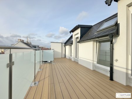 Erstbezug in U-Bahn-Nähe! Sonniges 4-Zimmer-Penthouse mit zwei westseitigen Terrassen und Fernblick