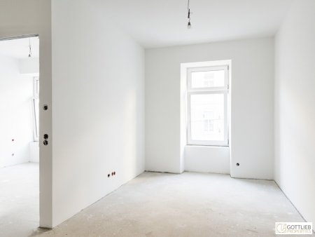 Erstbezug in U-Bahn-Nähe! Liebevoll generalsanierte 2-Zimmer-Altbau-Wohnung mit Loggia und Grünblick in Gründerzeithaus