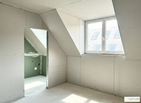 U-Bahn-Nähe U3 und U6! Hochwertige 3-Zimmer-Dachgeschoss-Wohnung mit Südterrasse in generalsaniertem Gründerzeithaus