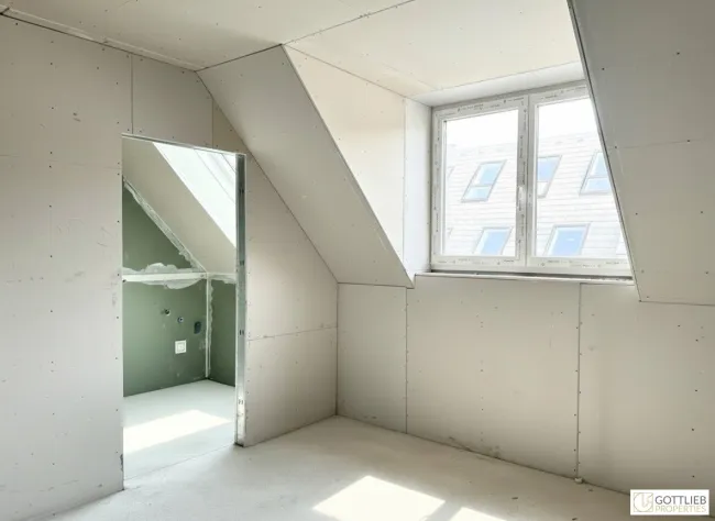 U-Bahn-Nähe U3 und U6! Hochwertige 3-Zimmer-Dachgeschoss-Wohnung mit Südterrasse in generalsaniertem Gründerzeithaus - Bild