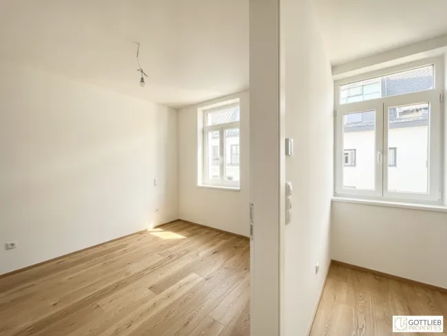 U-Bahn-Nähe U3 und U6! Gemütliche barrierefreie 2-Zimmer-Altbau-Wohnung in generalsaniertem Gründerzeithaus - Titelbild