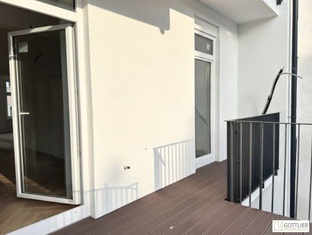 Erstbezug in U-Bahn-Nähe! Liebevoll generalsanierte 3-Zimmer-Wohnung mit Loggia und Balkon in Gründerzeithaus
