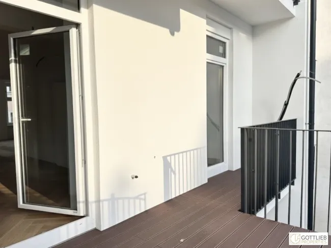 Erstbezug in U-Bahn-Nähe! Liebevoll generalsanierte 3-Zimmer-Wohnung mit Loggia und Balkon in Gründerzeithaus - Bild