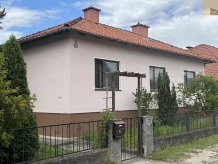 Charmanter Bungalow mit großem Garten und viel Potenzial in Felixdorf