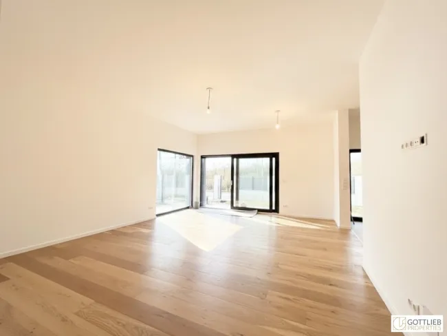Erstbezug in Grünruhelage! Sonnendurchfluteter Bungalow mit Terrasse, großzügigem Garten und zwei Stellplätzen - Bild