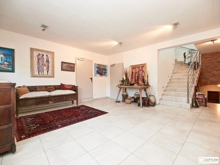 Stadtgrenze von Wien! Elegantes Einfamilienhaus mit uneinsehbarem Garten, restauriertem Weinkeller und Doppelgarage