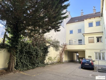 Klassisches Mittelzinshaus mit ca. 92% Leerstand und Einreichung Dachgeschoss-Ausbau sowie sieben Garagenplätzen