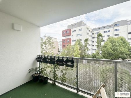 Nähe Schloss Neugebäude! Bis November 2026 befristet vermietete sonnige 2-Zimmer-Wohnung mit Loggia und Tiefgaragenplatz in Grünruhelage