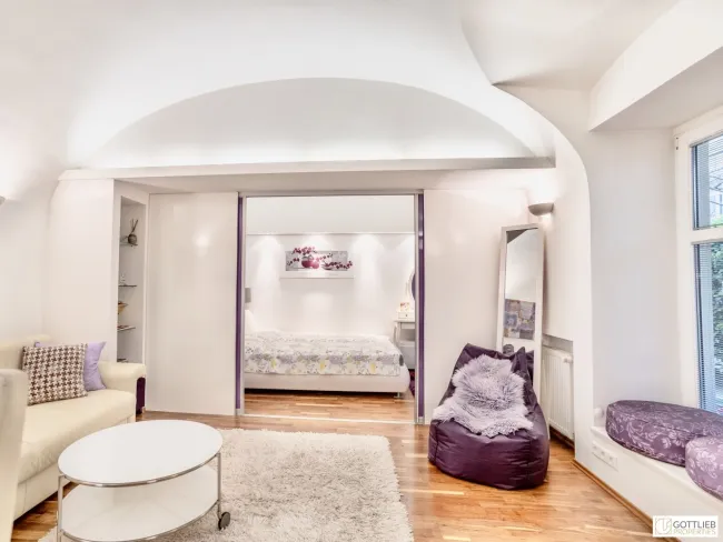 Bestlage Nähe Mariahilferstraße! Sonniges 2-Zimmer-Büro mit Eigengarten in Biedermeier-Haus - Bild