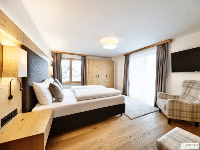 Bestlage Pinzgau mit ca. 6% Rendite! Sonniges 4-Zimmer-Apartment mit zwei Terrassen sowie Aussenpool - Bild
