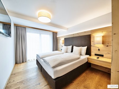 Bestlage Pinzgau mit ca. 6% Rendite! Sonniges 4-Zimmer-Apartment mit zwei Terrassen sowie Aussenpool