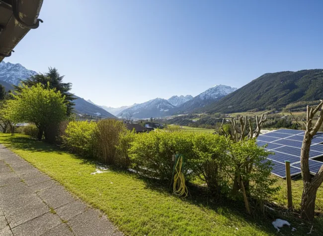 Renovierungsbedürftiger Bungalow in Südhanglage mit Traumaussicht - Bild