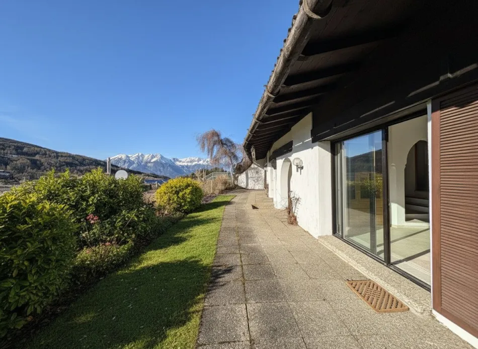 Renovierungsbedürftiger Bungalow in Südhanglage mit Traumaussicht - Titelbild