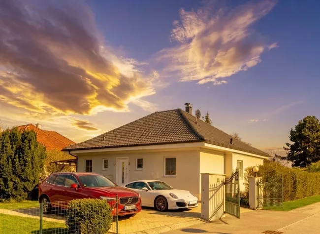 1.000m² Eigengrund, riesiger, offener Wohnbereich und Sonne im Herzen! Nur ca. 38 Min. von Wien entfernt! - Titelbild