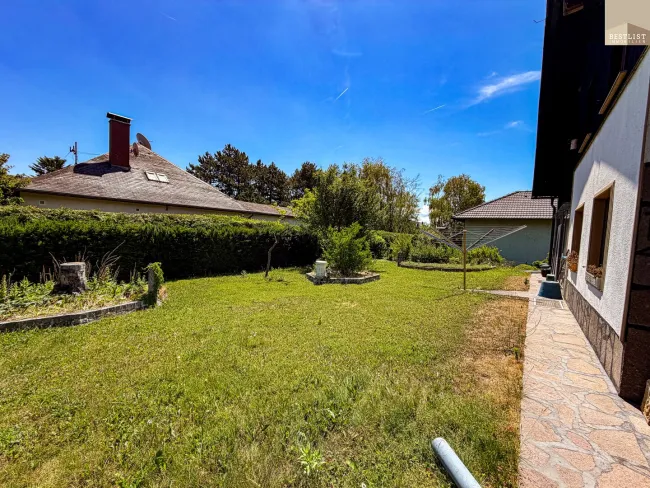 Viel Platz für die ganze Familie – Haus mit Garten, Keller und Ausbaureserve - Bild