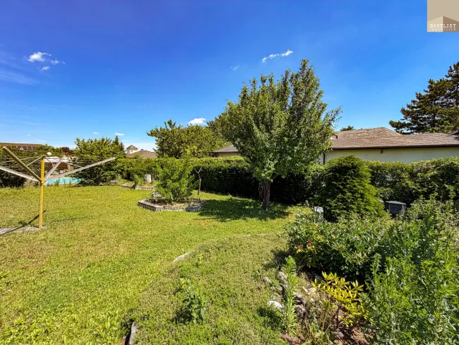 Viel Platz für die ganze Familie – Haus mit Garten, Keller und Ausbaureserve - Bild