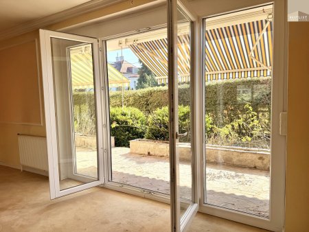4-Zimmer-Terrassenwohnung mit ca.100m² Garten und TG Stellplatz