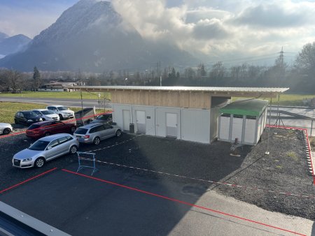 Lagerfläche / Autohandel, ca 460m² bis 700m² - teilweise überdachte Freifläche samt 2 Doppelcontainer mit bester Autobahnanbindung!
