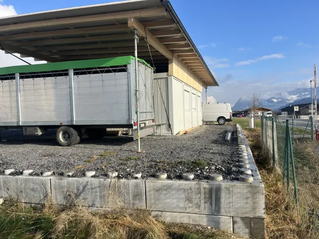 Ideal für Neustart Gewerbe/Handwerksbetrieb, ca 460m² bis 700m² - teilweise überdachte Freifläche samt 2 Doppelcontainer mit bester Autobahnanbindung! - Titelbild