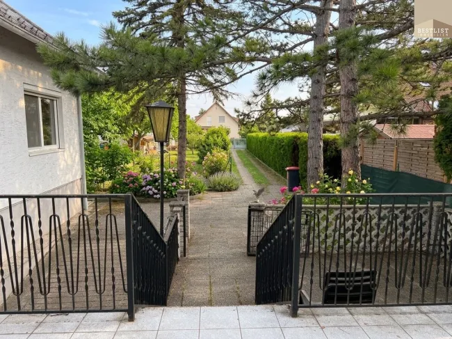 Einziehen, wohlfühlen, ausbauen: Haus mit 5 Zimmern & zusätzlichem Wohnraum im Dach - Bild
