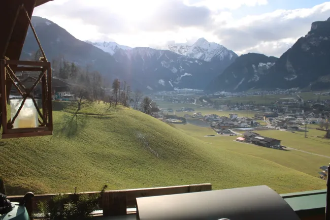Exclusive Dachgeschosswohnung mit traumhafter Panoramaaussicht im Zillertal! - Titelbild