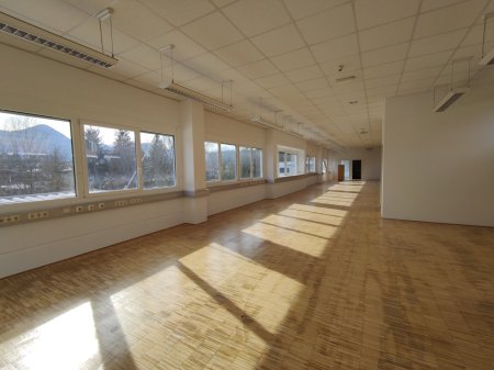MIETE: Helle Bürofläche 300-600m² in guter Lage in Kramsach