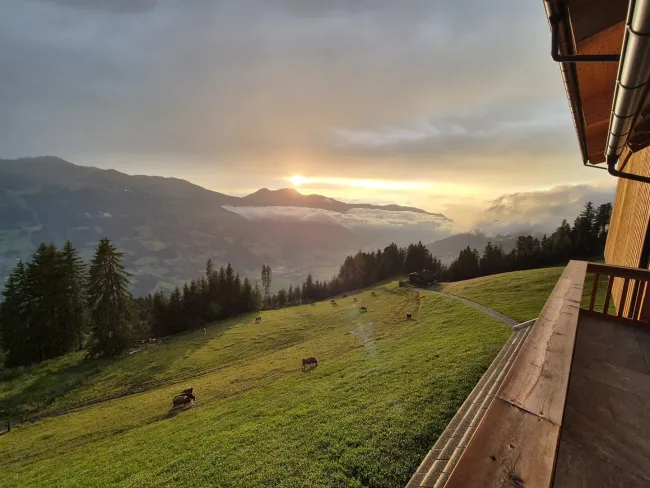 MIETE: ACHTUNG! Tiroler Almhütte mit FREIZEITWOHNSITZ auf 1700m - Titelbild