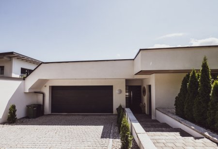 Luxuriöser Bungalow in absoluter Ruhelage am Waldrand als idealer Alterssitz