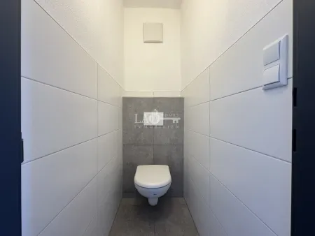 NEU renovierte 3-Zimmer Wohnung in zentraler Lage Top 6 !