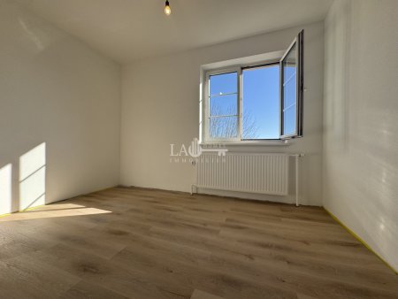NEU renovierte 3-Zimmer Wohnung in zentraler Lage Top 6 !