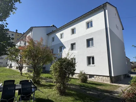 Top sanierte 3-Zi-Wohnung in zentraler Lage mit Stellplatz und Gartennutzung !
