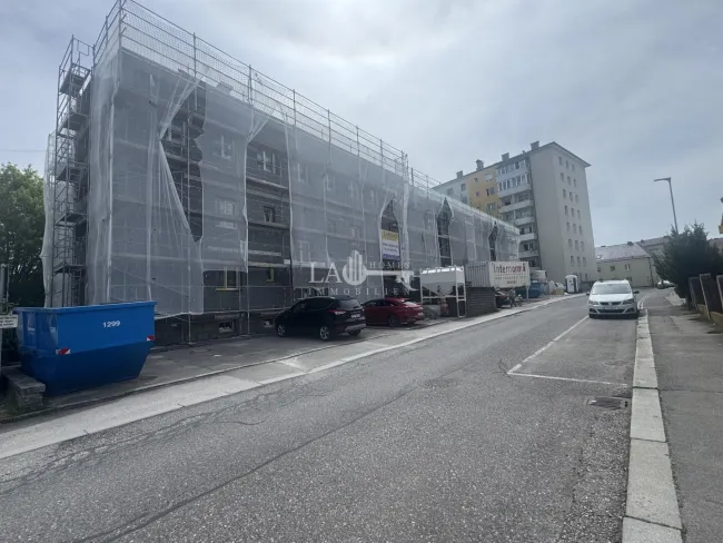 NEU renovierte 3-Zimmer Wohnung in zentraler Lage Top 6 ! - Titelbild