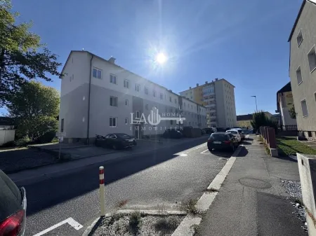 Top sanierte 3-Zi-Wohnung in zentraler Lage mit Stellplatz und Gartennutzung !