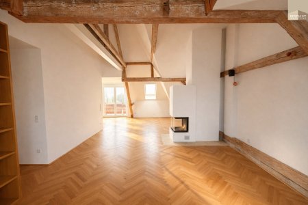 Traumhafte Dachgeschoßwohnung mit Galerie, Terrassen und Blick zum Anninger - Lift optional möglich