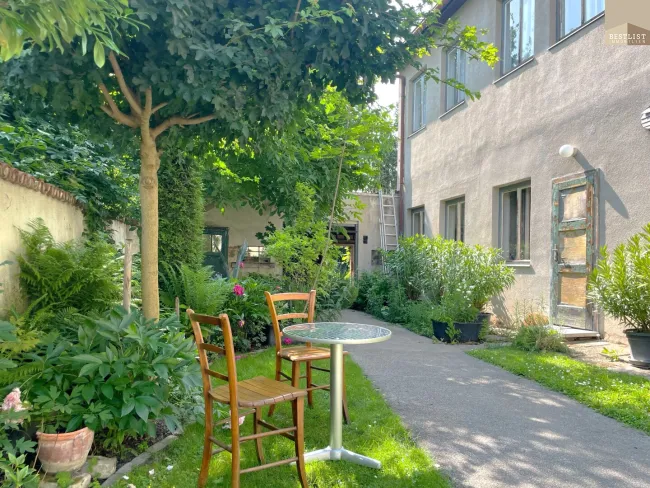 Sanierungsobjekt mit Traumgarten - Bild