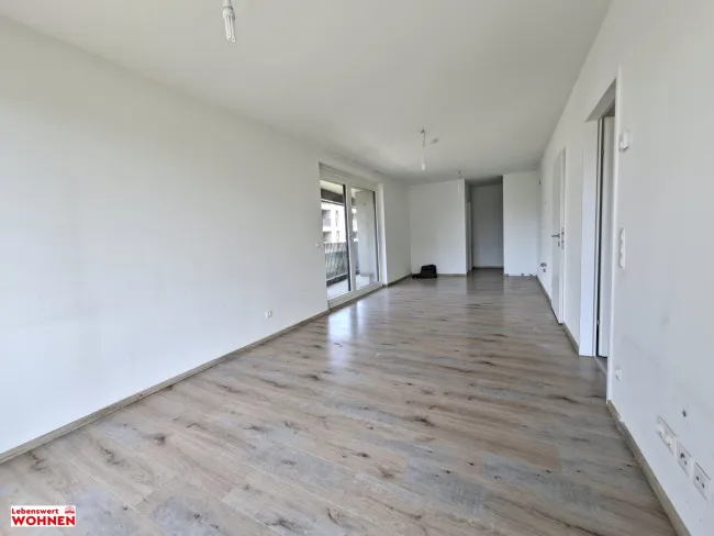 GEMÜTLICHE 3 ZI-Etagenwohnung + BALKON + Lift - Bild