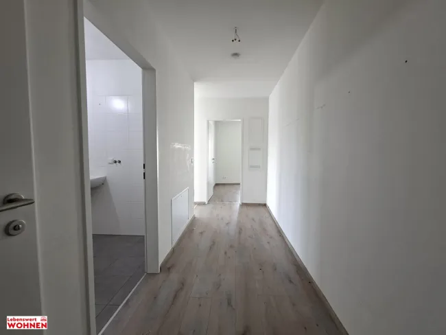 GEMÜTLICHE 3 ZI-Etagenwohnung + BALKON + Lift - Bild