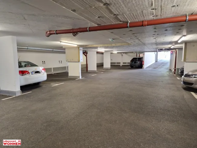 Freie Garagenplätze in Meidling! - Titelbild