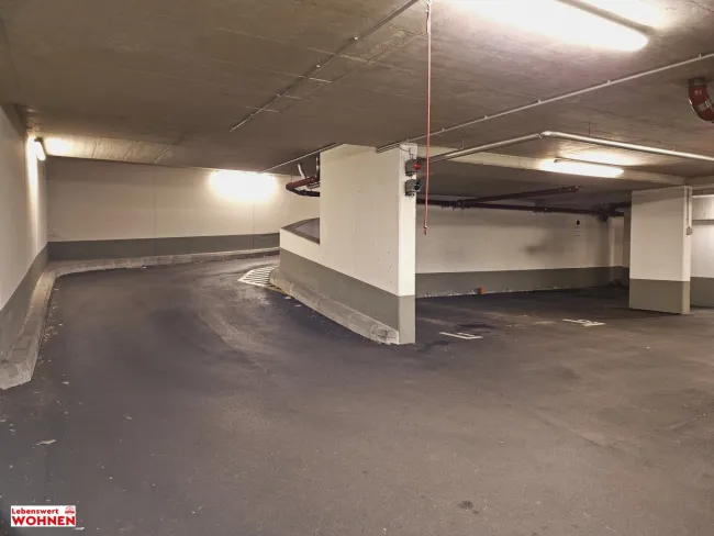 Garagenplätze am Parhamerplatz 14 / Geblergasse zu vermieten! - Bild