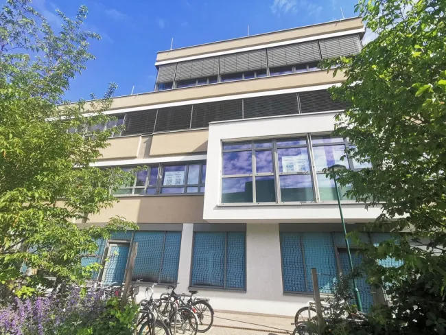 moderne Bürofläche / Praxis inkl. Terrasse und Garagenplätzen nähe Bhf. Mödling - Titelbild