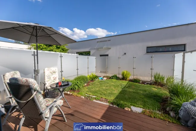 Terrasse und Garten Vorderseite